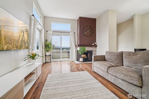 103-7375 Old Redmond Rd, Redmond, WA, 98052-4277 | Card Image