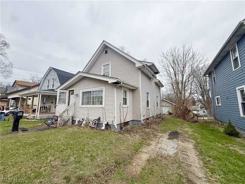 1344 Glenwood Ave Se, Massillon, OH, 44646-8002 | Card Image