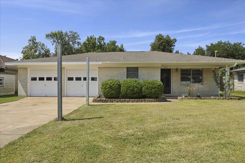 2733 2nd Ave, Groves, TX, 77619-2609 | Card Image
