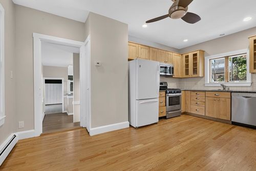 b-22 Berkeley St, Reading, MA, 01867-2801 | Card Image