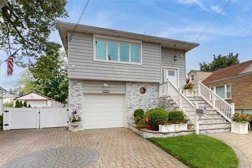 110 Roeckel Ave, Valley Stream, NY, 11580-3504 | Card Image
