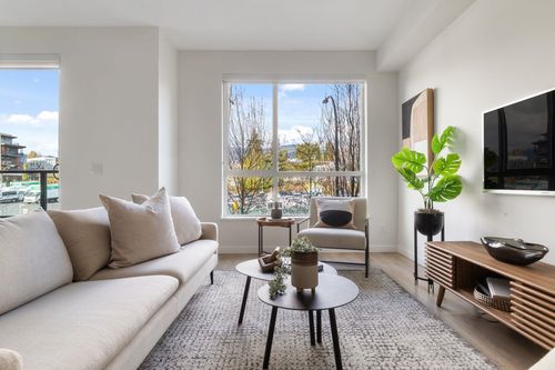 2-533 E 3rd St, North Vancouver, BC, V7L1G4 | Card Image