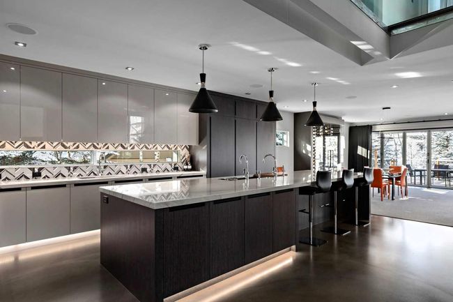 25 Posthill Drive Sw, House other with 4 bedrooms, 4 bathrooms and 8 parking in Calgary AB | Image 13