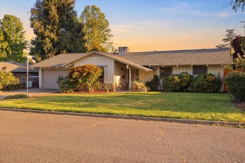 316 Stanley Ave, Medford, OR, 97504-7726 | Card Image
