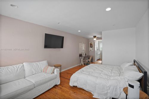 apt-56-200 76th St, Miami Beach, FL, 33141-5919 | Card Image