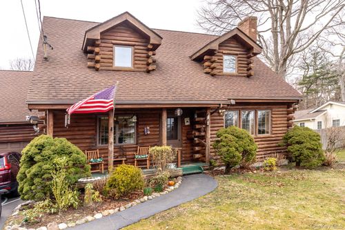 16 Roosevelt Blvd, East Patchogue, NY, 11772-5931 | Card Image