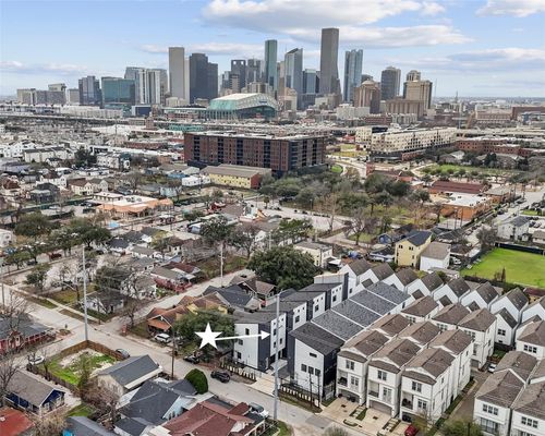 321 N Nagle St, Houston, TX, 77003-1127 | Card Image