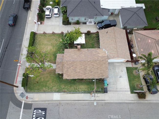 Large front and side yard of front house | Image 25