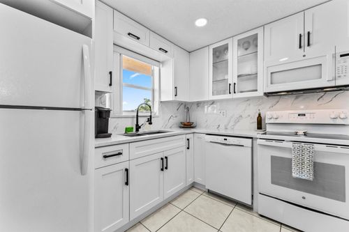 302-225 Bonnie Boulevard, Palm Springs, FL, 33461 | Card Image