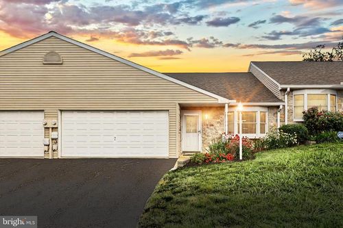 48-2422 Winterberry Ln, YORK, PA, 17406-1961 | Card Image