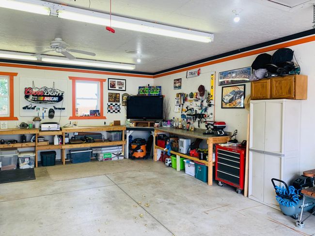 Garage | Image 28