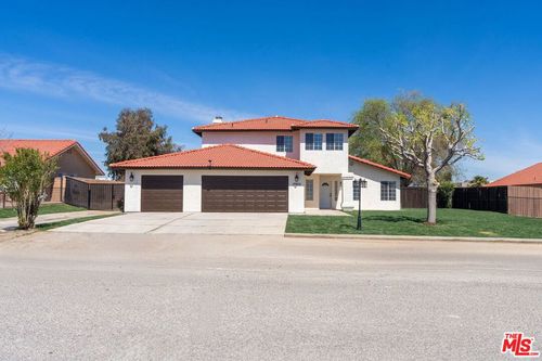 17590 El Cajon Dr, Hesperia, CA, 92345-7215 | Card Image