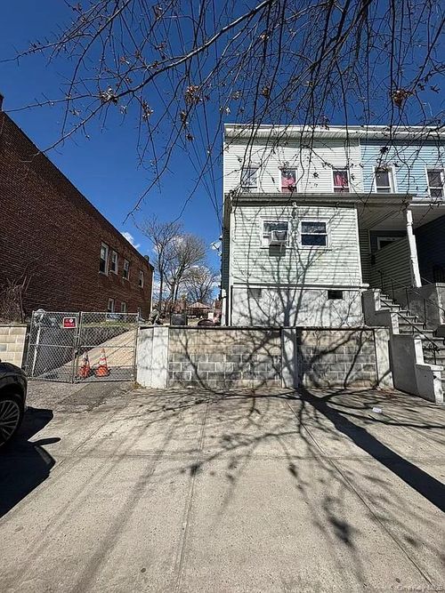 106-13 34th Avenue, New York, NY, 11368 | Card Image