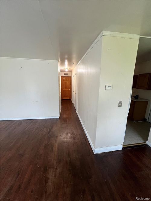 6832 Cornell St, Taylor, MI, 48180-1723 | Card Image