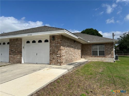 1642 W County Line Rd, New Braunfels, TX, 78130-1101 | Card Image