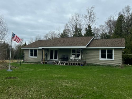 4010 Lake Shore Dr, Charlevoix, MI, 49720-8934 | Card Image