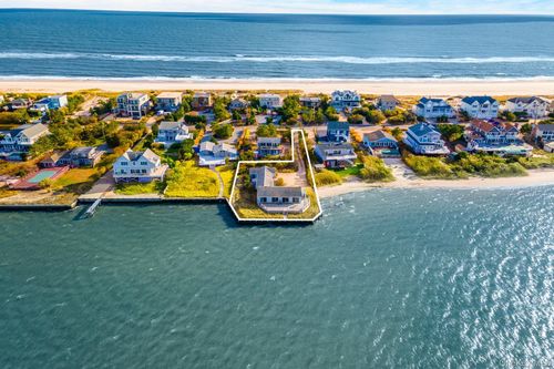 654A Dune Rd, Westhampton Beach, NY, 11978 | Card Image