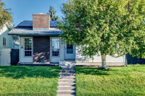 16 Dovely Way Se, Calgary, AB, T2B2K8 | Card Image