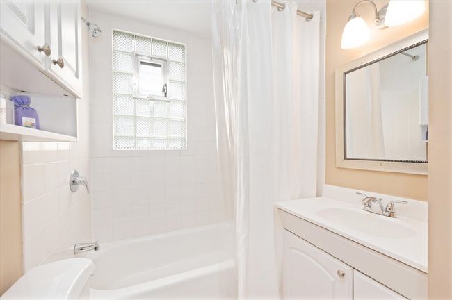 221 N Illinois St, House other with 4 bedrooms, 4 bathrooms and 2 parking in Elmhurst IL | Image 22