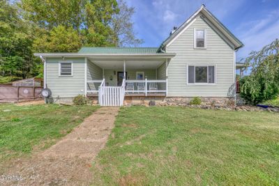 684 Hampton Creek Road, House other with 3 bedrooms, 1 bathrooms and null parking in Roan Mountain TN | Image 2