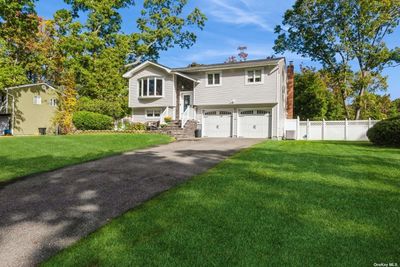 33 Ronde Drive, House other with 4 bedrooms, 2 bathrooms and null parking in Commack NY | Image 2