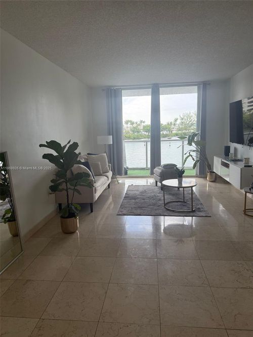 apt-201-5091 Nw 7th St, Miami, FL, 33126-3471 | Card Image
