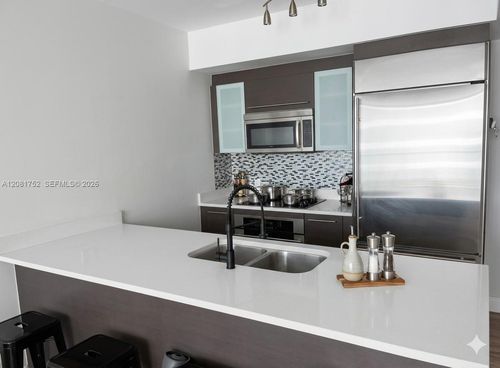 1806-500 Brickell Ave, Miami, FL, 33131-2576 | Card Image