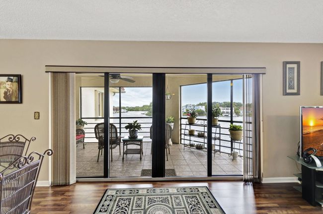 APT-316 - 313 Lake Cir, Condo with 2 bedrooms, 2 bathrooms and null parking in North Palm Beach FL | Image 5