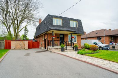 25 Parkchester Rd, House other with 3 bedrooms, 3 bathrooms and 6 parking in North York ON | Image 2