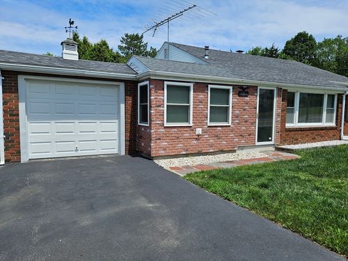 461 River Rd, Lincoln, RI, 02865-1424 | Card Image