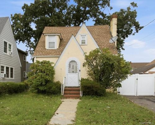 179 Crowell St, Hempstead, NY, 11550-5117 | Card Image