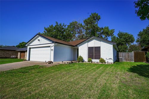 8021 Pebblebrook Dr, Watauga, TX, 76148-1522 | Card Image