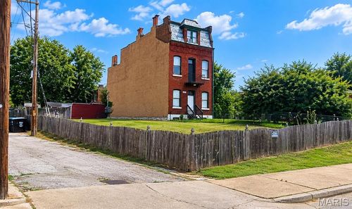 2211 Shenandoah Ave, Saint Louis, MO, 63104-2731 | Card Image