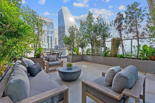 1005-222 West Ave, Austin, TX, 78701-4657 | Card Image