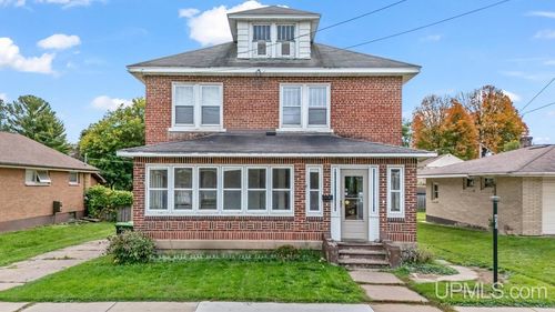 621 E Grand Boulevard, Iron Mountain, MI, 49801 | Card Image