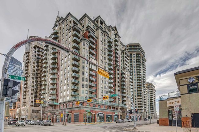 1808 - 1111 6 Avenue Sw, Home with 2 bedrooms, 2 bathrooms and 1 parking in Calgary AB | Image 2
