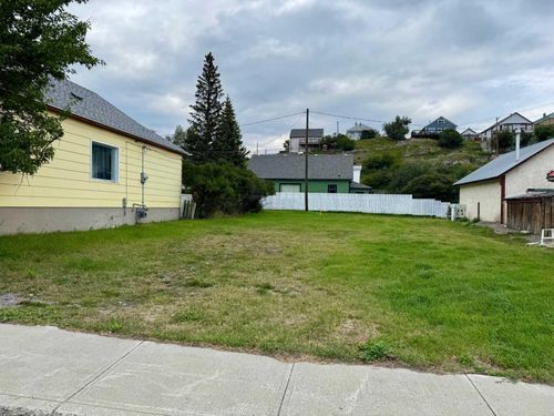 7913 17 Avenue, Coleman, AB, T0K0M0 | Card Image