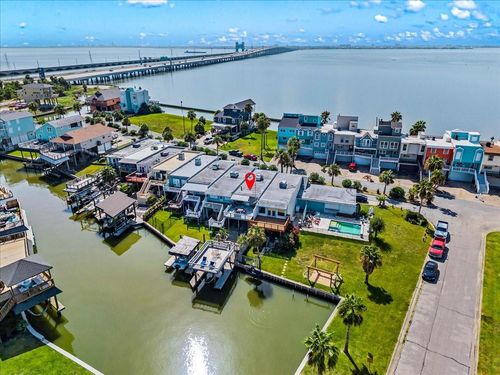 49 Harbor Cir, Tiki Island, TX, 77554-7122 | Card Image
