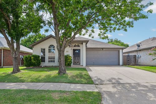 6105 Seese Dr, Arlington, TX, 76018-4051 | Card Image