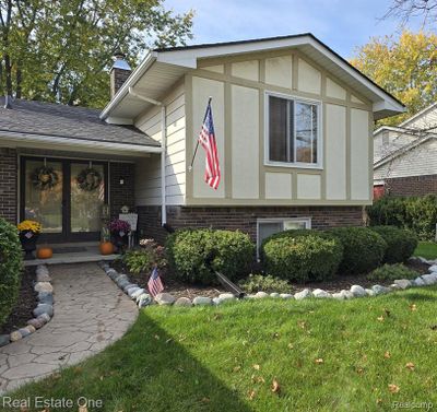 6929 Chadwick Drive, Home with 4 bedrooms, 3 bathrooms and null parking in Canton Twp MI | Image 3