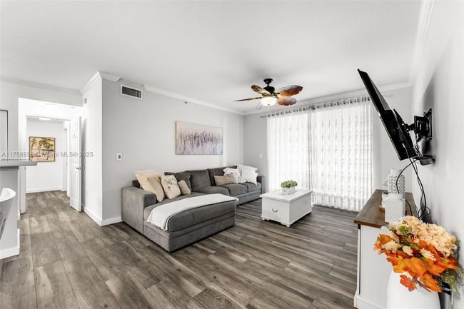APT-112 - 6831 Sw 44 Th St, Condo with 3 bedrooms, 2 bathrooms and null parking in Miami FL | Image 5