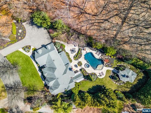 390 Lavelle Ct, Wyckoff, NJ, 07481-3216 | Card Image