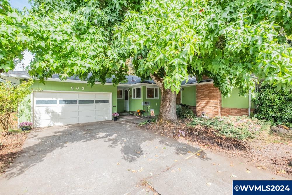 Berry St, Lebanon, OR 97355
