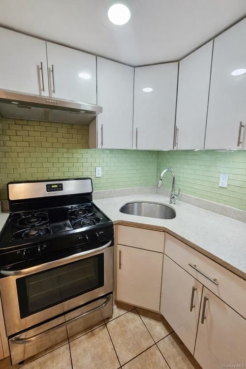 2353 37th St, Astoria, NY, 11105-1907 | Card Image