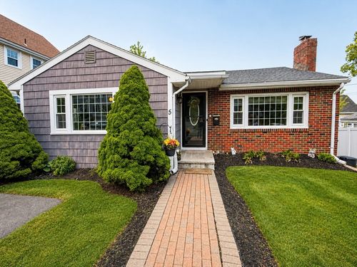 5 Vermont Ave, Saugus, MA, 01906-2440 | Card Image