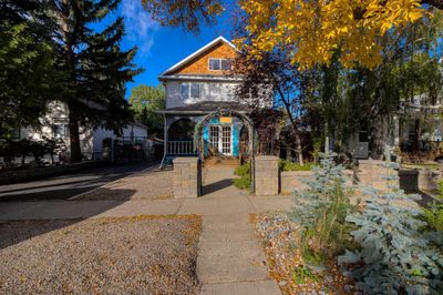 612 12 St S, House detached with 5 bedrooms, 2 bathrooms and 6 parking in Lethbridge AB | Image 2