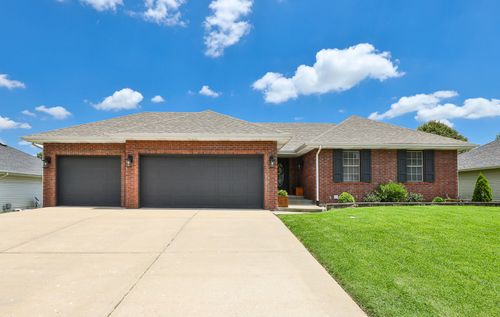 209 Northgate Ave, Monett, MO, 65708-8328 | Card Image