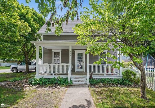 703 Brady St, Chesaning, MI, 48616-1120 | Card Image