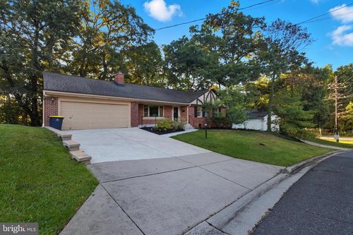 7404 Lois Ln, LANHAM, MD, 20706-1112 | Card Image