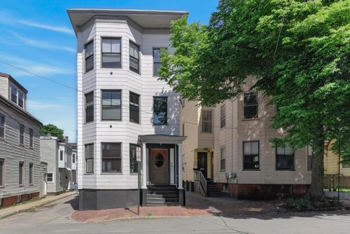 1-20 Dow St, Portland, ME, 04102-5202 | Card Image